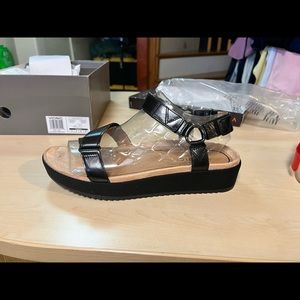 Black Vionic velcro strap brand new